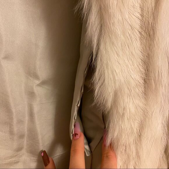 🍄 SAGA FOX Blue Fox Genuine Fur Cream/White Colored Coat - Picture 9 of 12